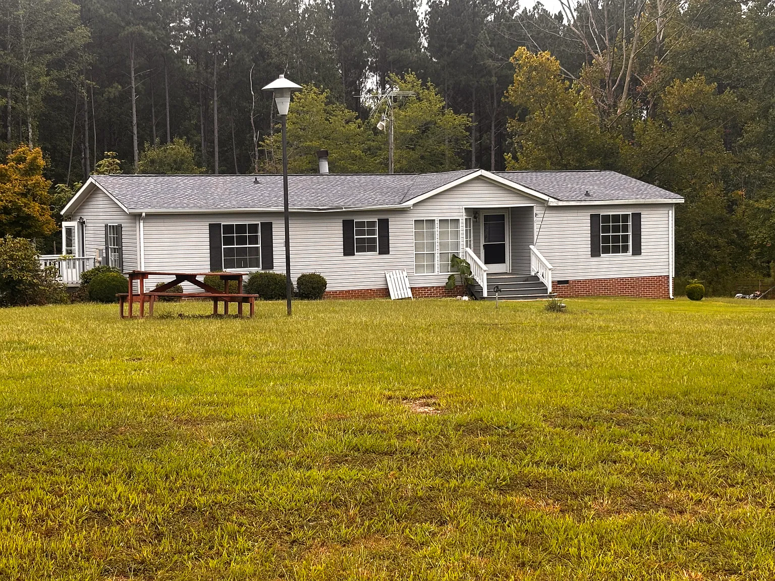 3 bed, 1800 sqft, $1,500 — Photo 1