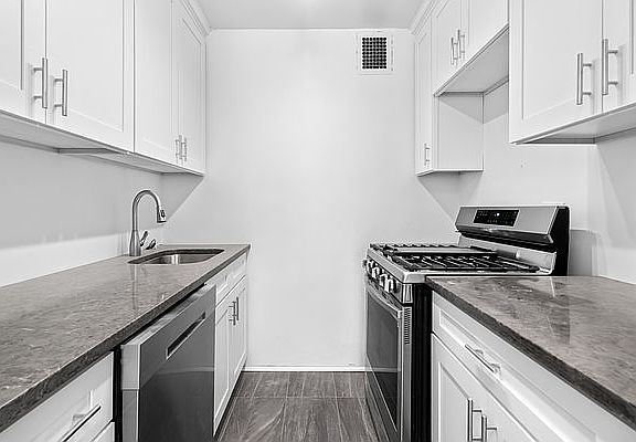 5th image of 343 E 30th St APT 9L