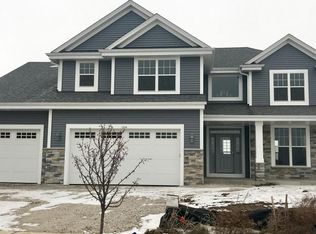 1530 Foxwood Pass, Oconomowoc, WI 53066