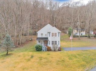 1014 Walnut St, Hinton, WV 25951