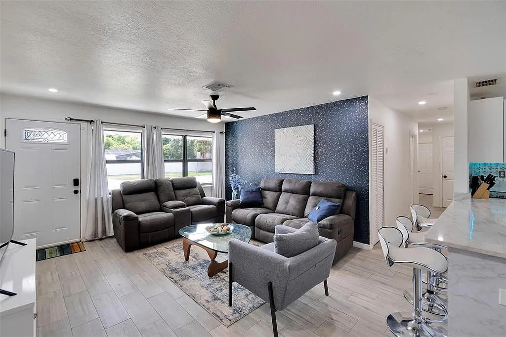 4 bed, 2.0 bath, 1480 sqft, $3,375 — Photo 4