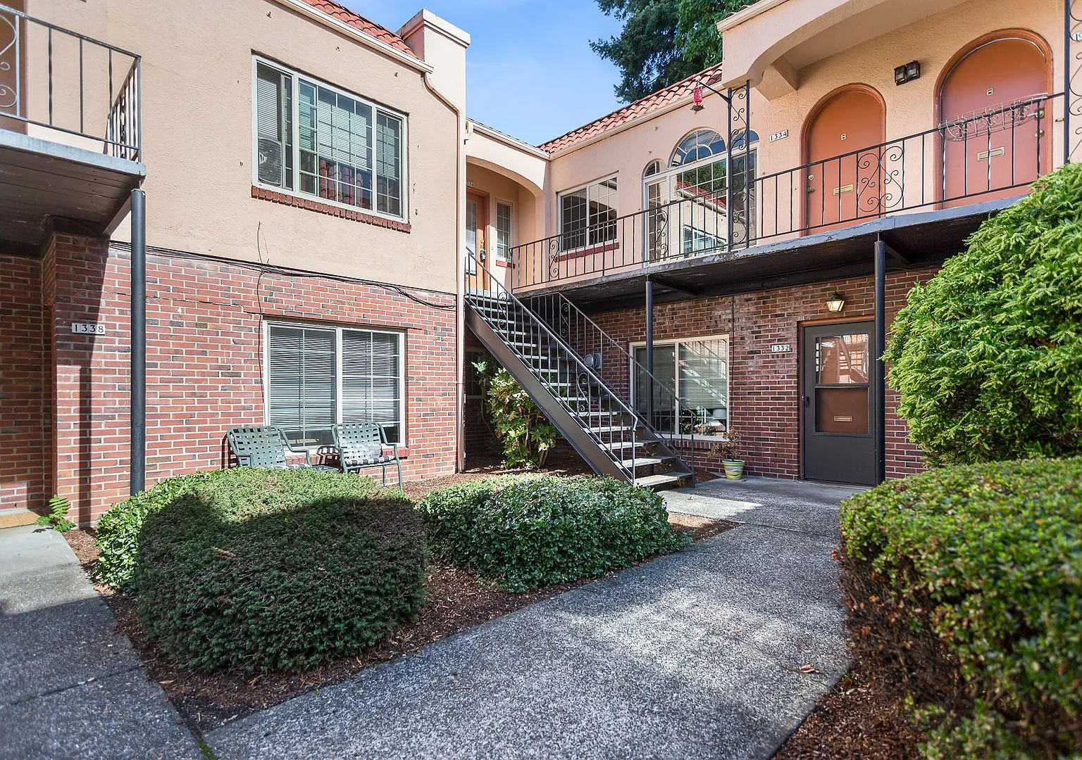 Hacienda Apartments — Photo 2