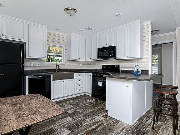 5th image of 125 N Erie Dr #125