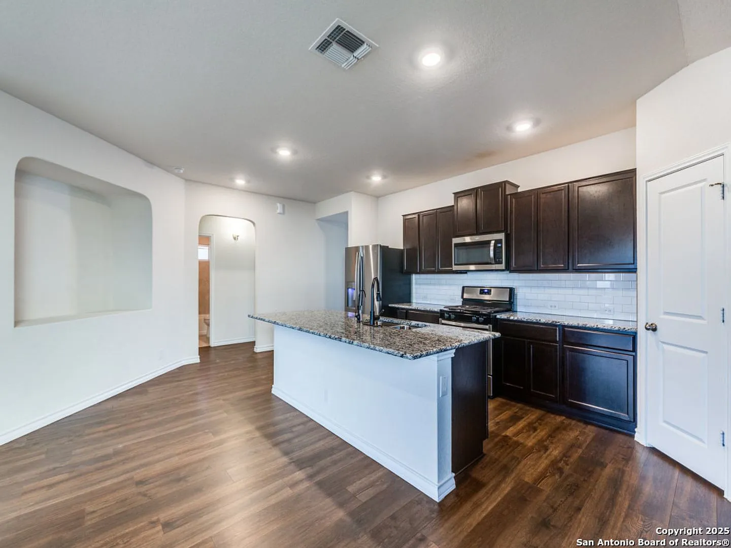 4 Bedroom 2 bathrooms located in Redbird Ranch Subdivision — Photo 3