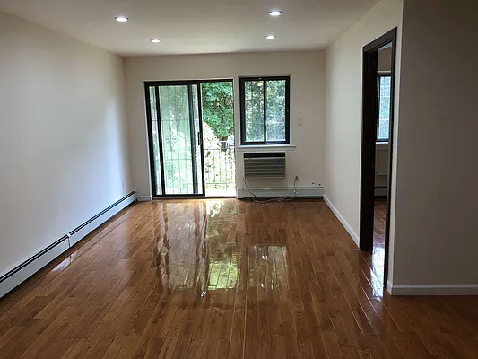 Rented by 18 REALTY | media 12