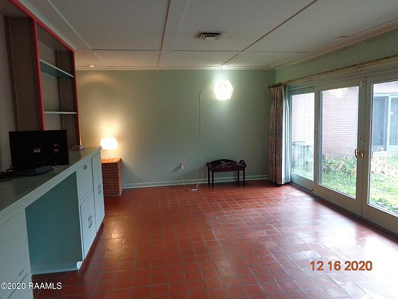 3rd image of 135 Hilltop Cir