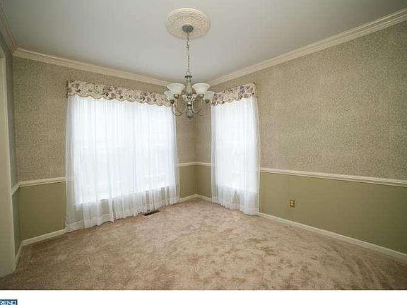 5th image of 459 Carpenters Cove Ln