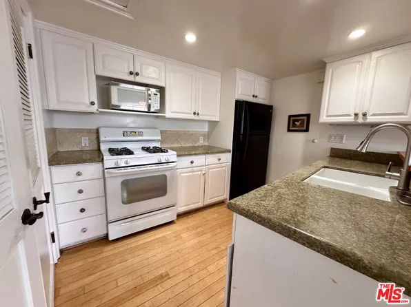 7025 Glade Ave Unit 5, Canoga Park, CA 91303