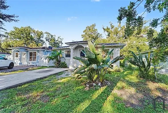 3 bed, 1350 sqft, $2,000 — Photo 2