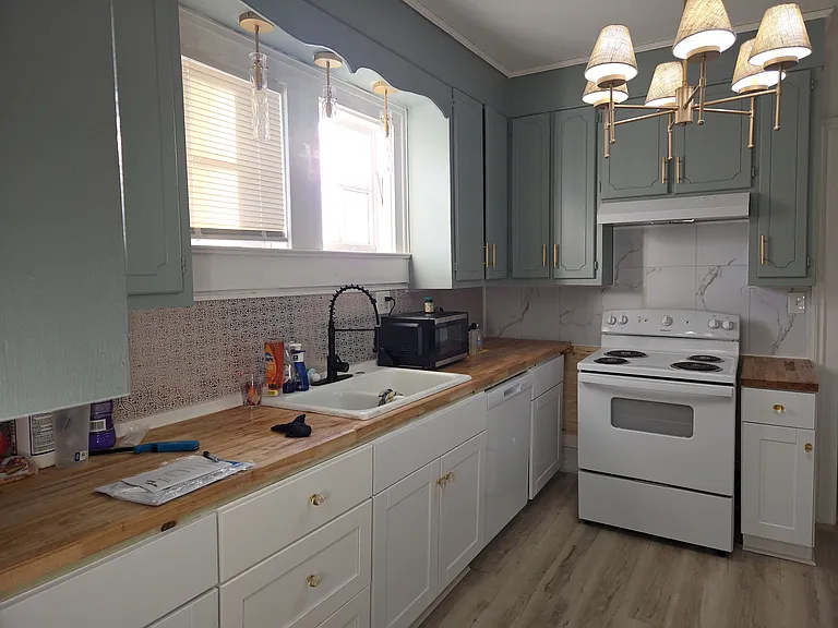 401 Hill Ln — Photo 4