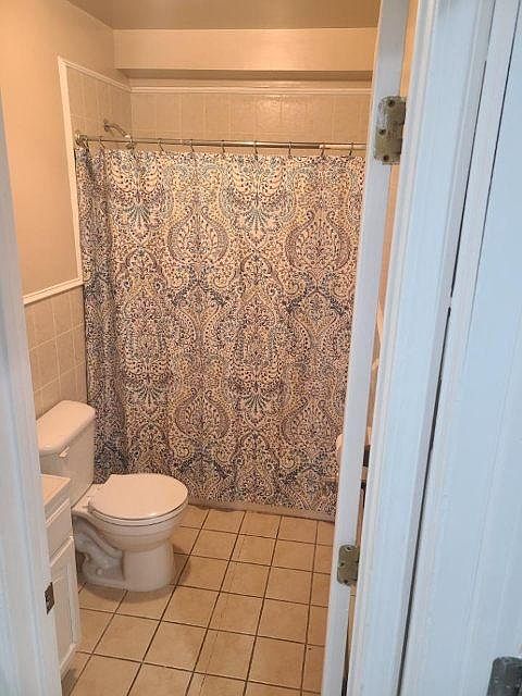 1st image of 2916 Hering Ave #1