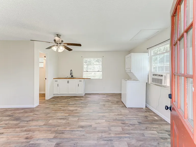 305 Yaupon St — Photo 10