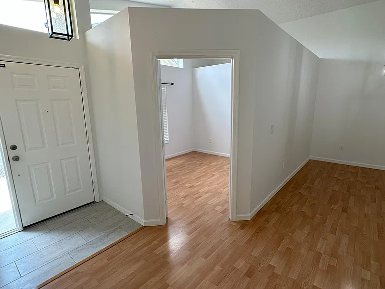 2558 Estancia Blvd — Photo 33