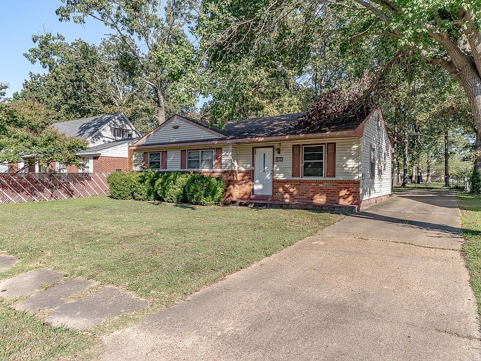 2nd image of 3204 Parkwood Rd