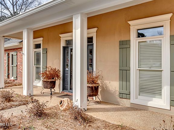 4th image of 602 Cliffview Dr