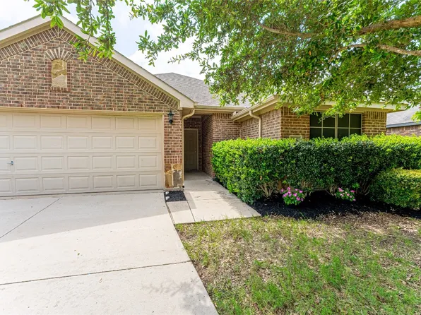 216 W Commonwealth Cir, Waxahachie, TX 75165
