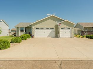 6140 Edgerly Ln, Bismarck, ND 58504