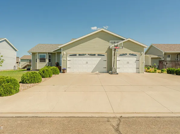 6140 Edgerly Ln, Bismarck, ND 58504