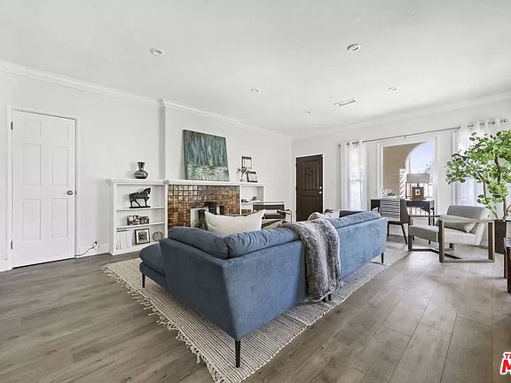 5th image of 2306 N Cahuenga Blvd
