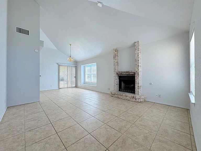 11044 Middledale St — Photo 3