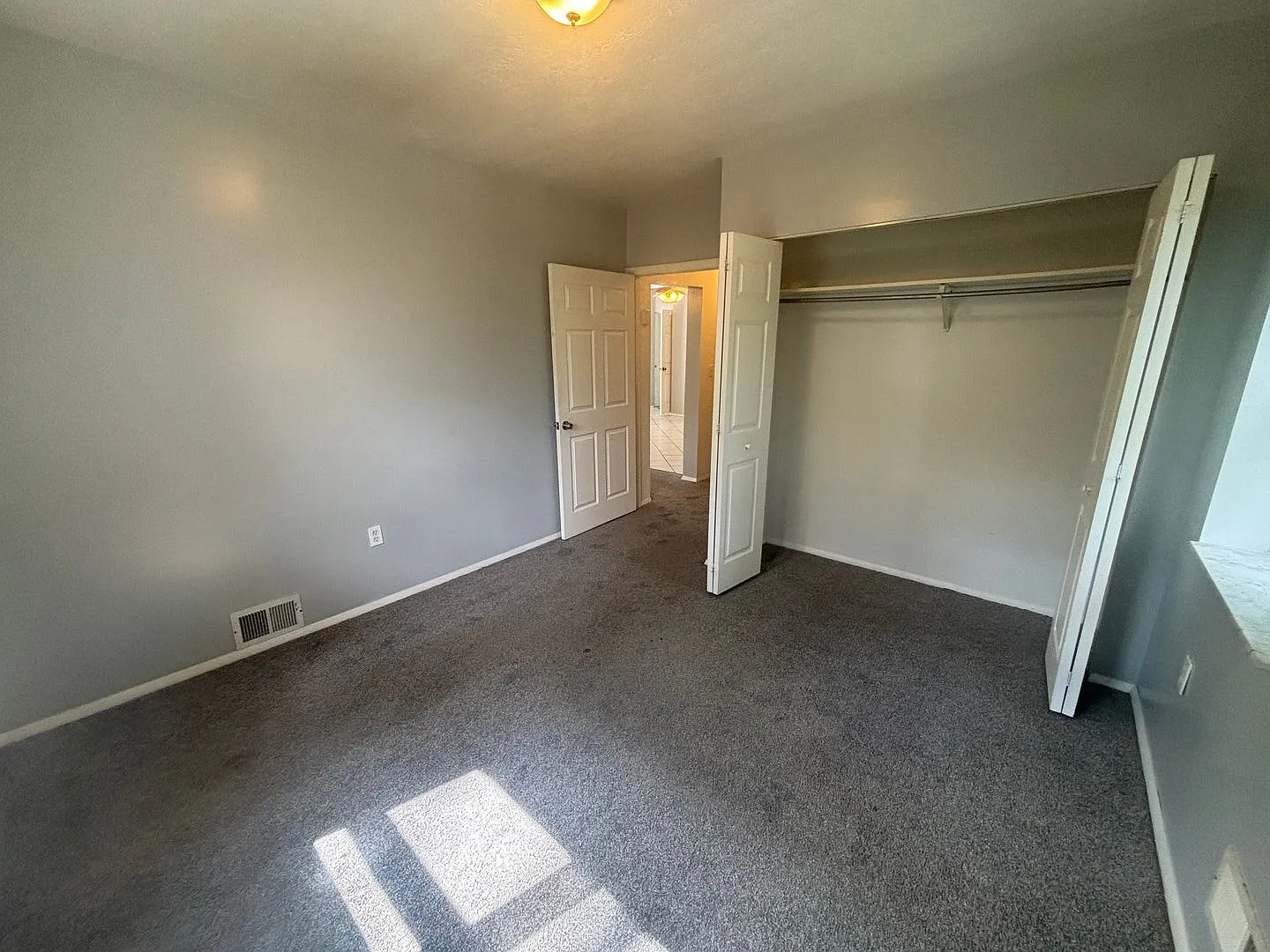 3 bedroom with Office For Rent in Bellevue! — Photo 3
