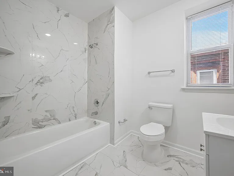 247 W Berkley St — Photo 4