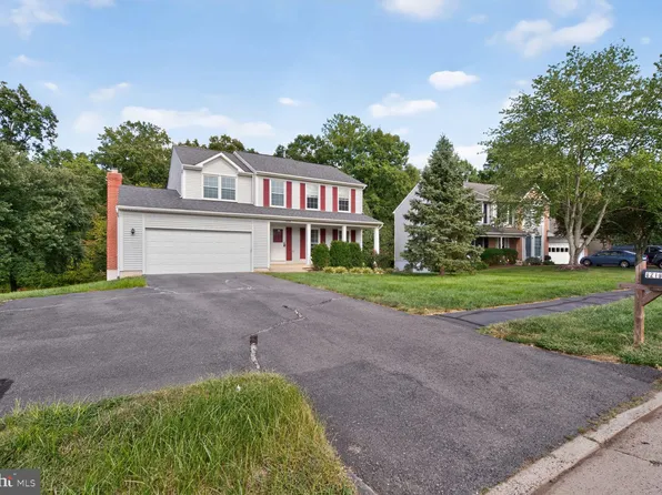 8219 Crackling Fire Dr, Gainesville, VA 20155