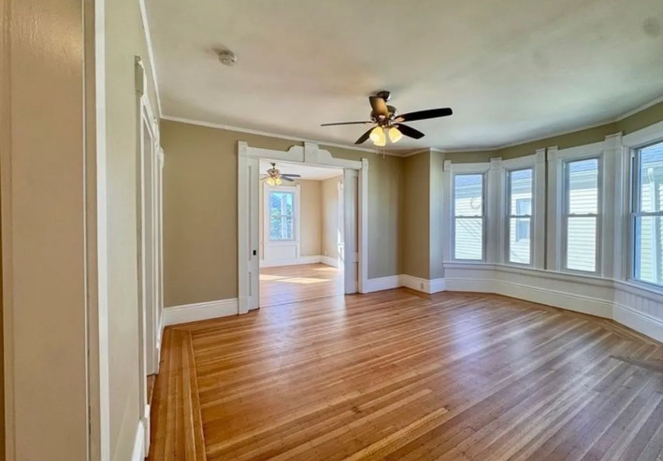 3 bed, 1200 sqft, $2,500 — Photo 3