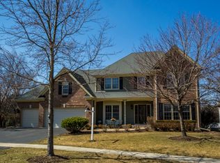 905 Secretariat Ct, St Charles, IL 60174