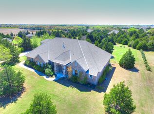 7025 Oakwood Creek Rd, Edmond, OK 73034