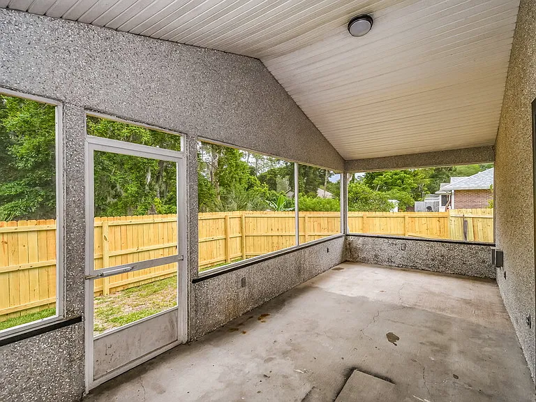 6065 Winding Bridge Dr — Photo 8