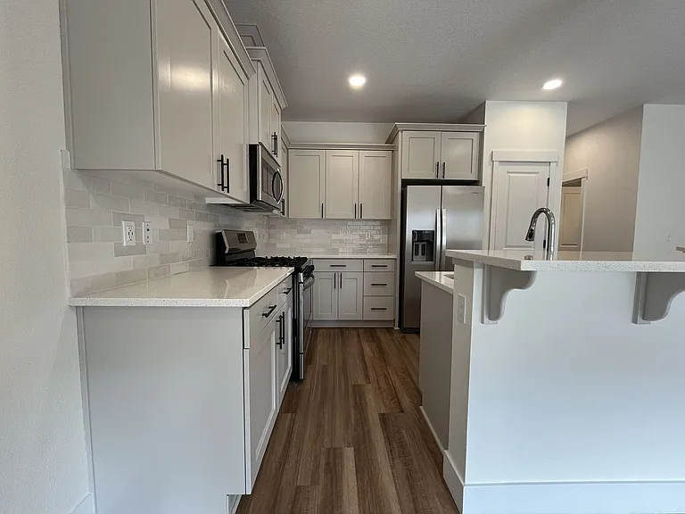 2875 S Magnolia Dr — Photo 11