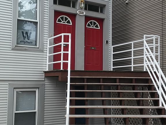 3rd image of 1331 W Fletcher 1 #(1)