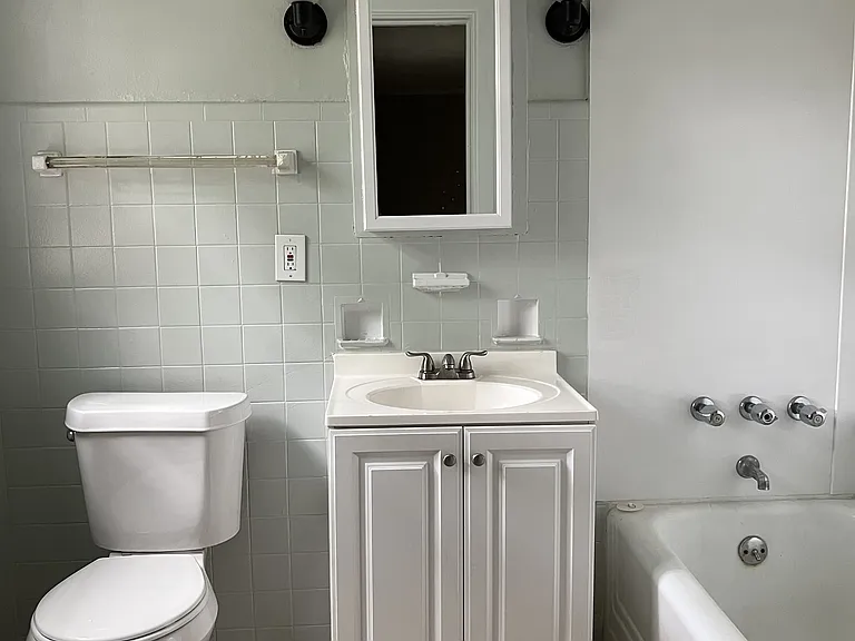 18 Wellington Ave — Photo 9
