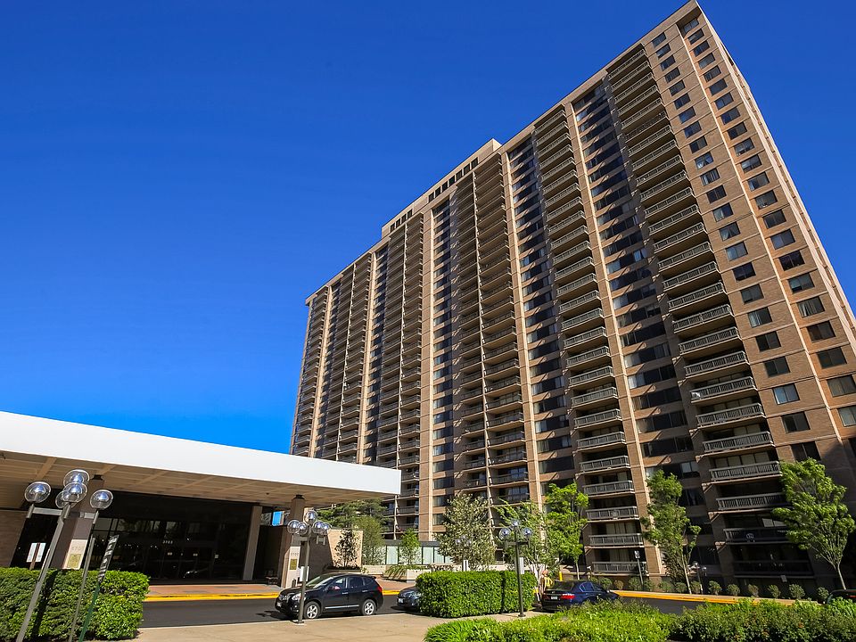 1st image of 3705 S George Mason Dr APT 116S
