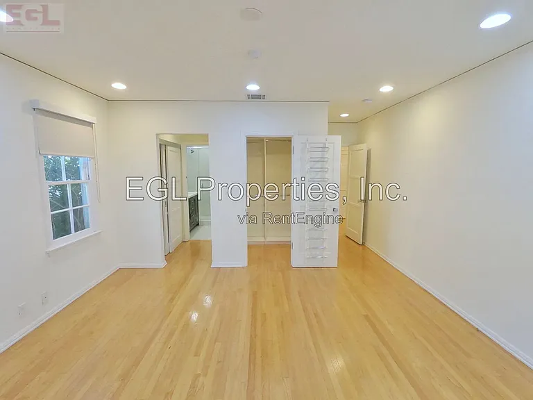 10749 Wellworth Ave — Photo 14