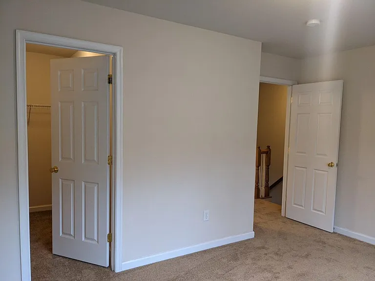 225 Crown Ct — Photo 3