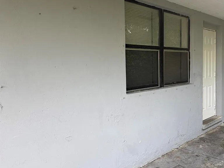 110 SW 7th Ave — Photo 6