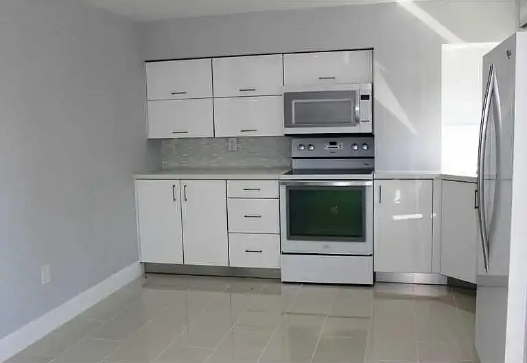 1705 N Riverside Dr #2 — Photo 28