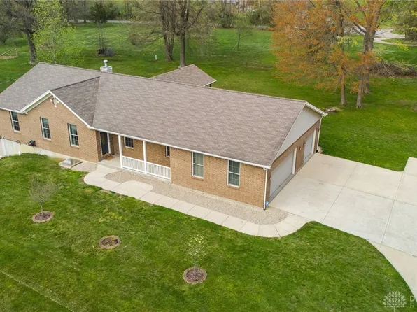 376 Dusseldorf Dr, Fayetteville, OH 45118