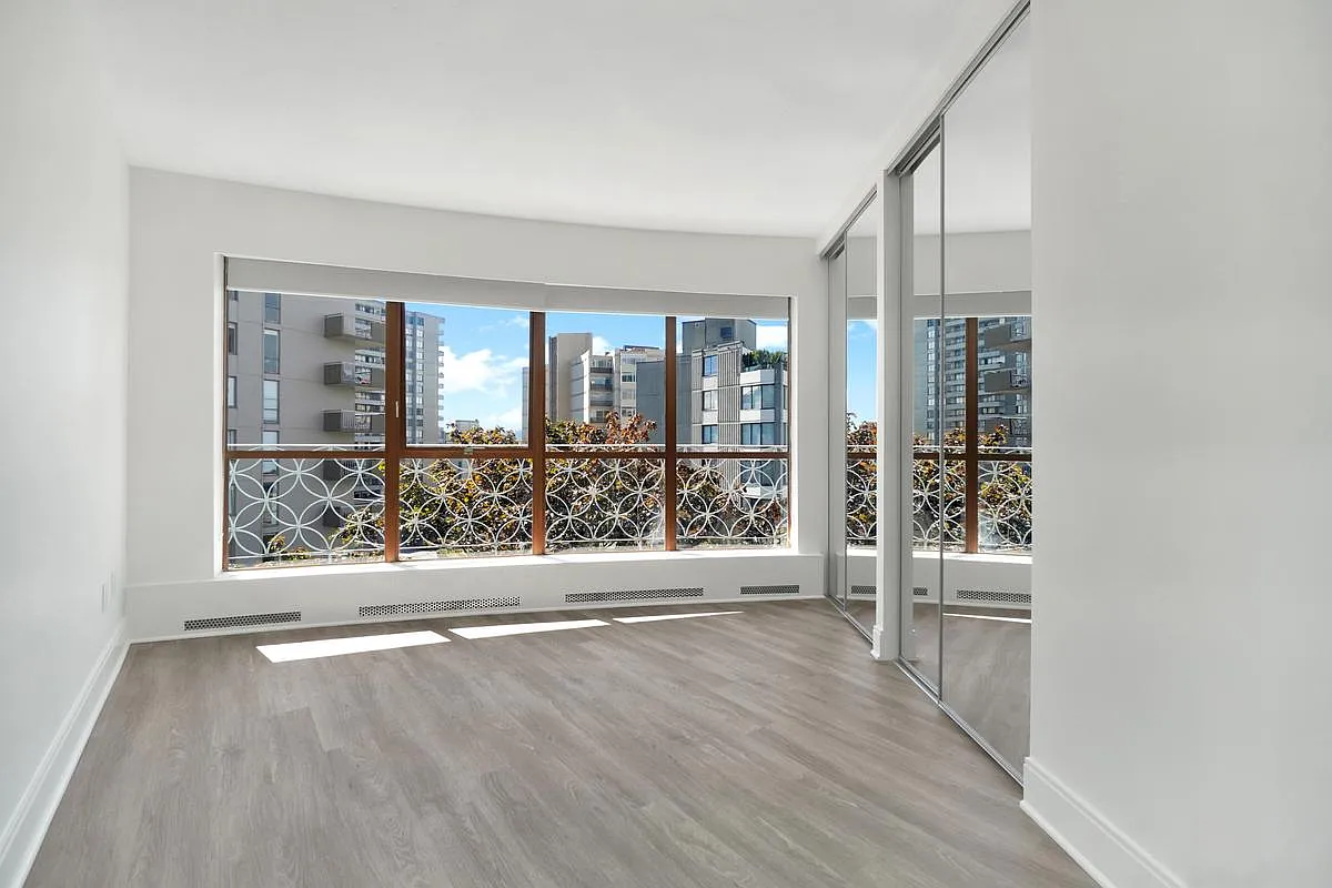 2190 Bellevue Avenue — Photo 4