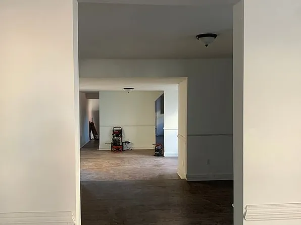19 Oak St, Salem, NJ 08079