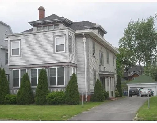 2776 Main St photo 1
