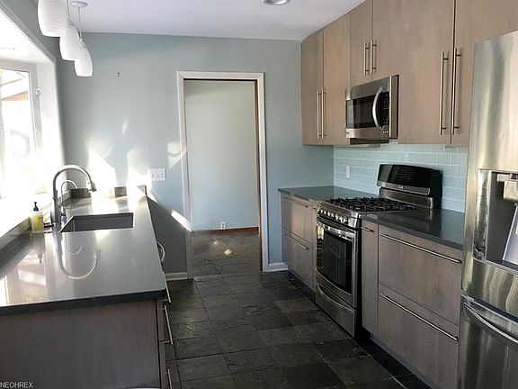 5th image of 17133 E View Dr