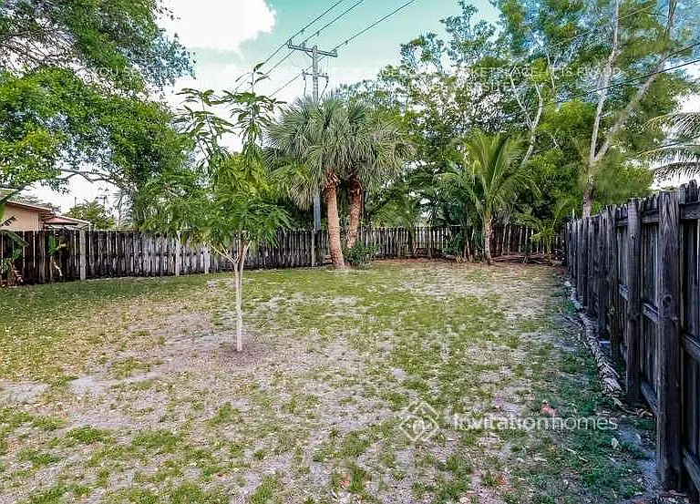 7645 NW 32nd Pl — Photo 10