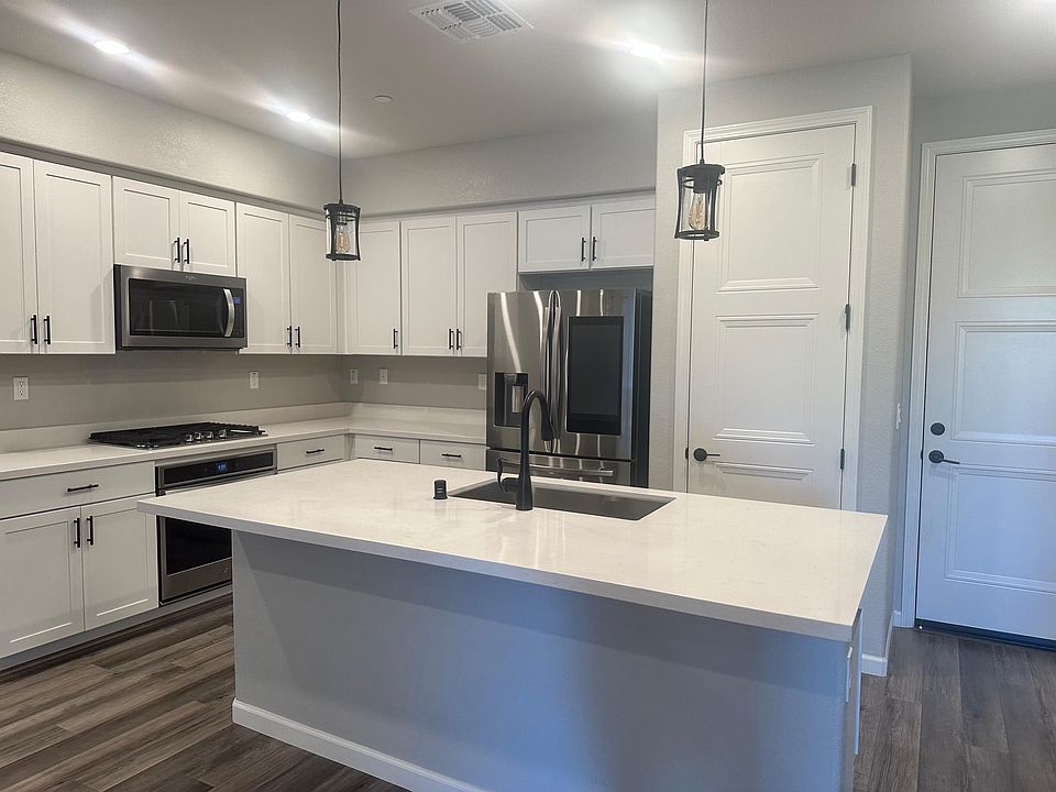2nd image of 8 Lesina Way #8