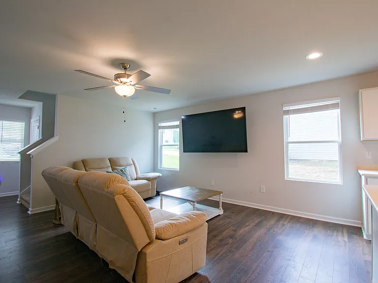 342 Ledgebrook Ln — Photo 2