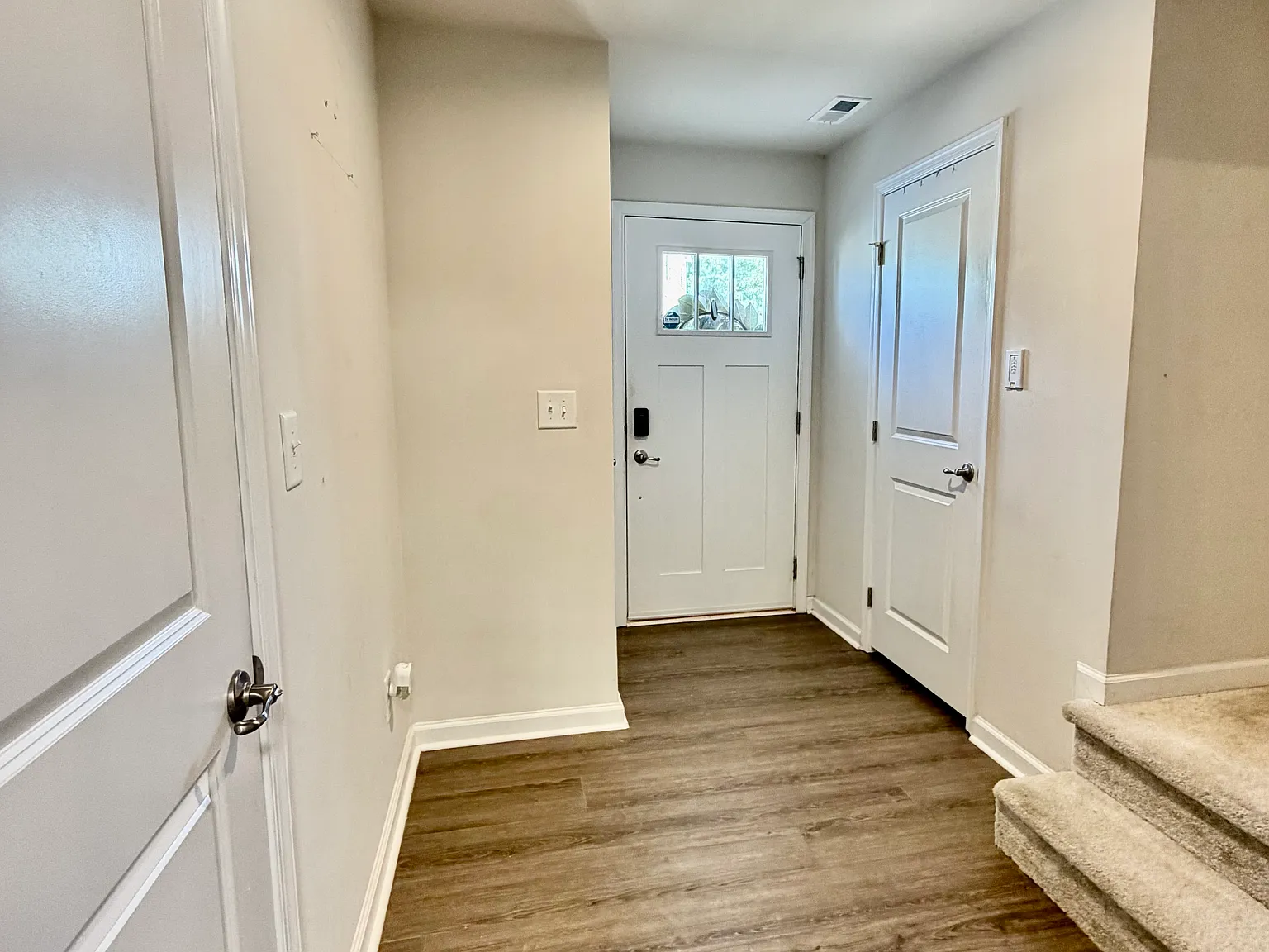 3 bed, 2.5 bath, 1925 sqft, $2,600 — Photo 2