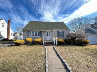 7 Po Ln, Hicksville, NY 11801