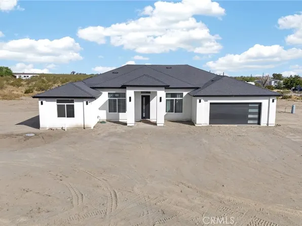 4084 Chevoit Rd, Phelan, CA 92371